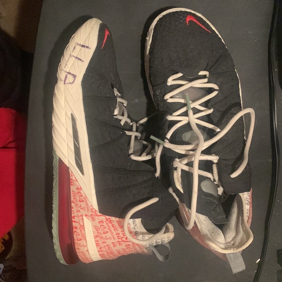 Lebrons 18 - Picture 2 of 5